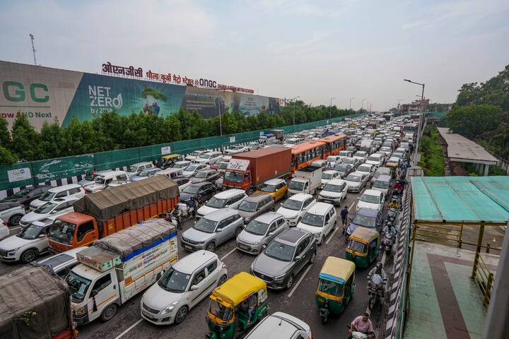 The humidity in Delhi remained between 98 percent and 85 percent on Wednesday. Thunderstorms and rain are expected till September 10.