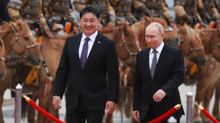 Russian president Vladimir Putin Visit Mongolia despite International Criminal Court issued arrest warrant for Putin china shocked Vladimir Putin Mongolia Visit :  मंगोलिया को हथियार देने का रूस का ऐलान, ड्रैगन हुआ परेशान, गिरफ्तारी के आदेश के बाद भी पुतिन को दिया सम्मान