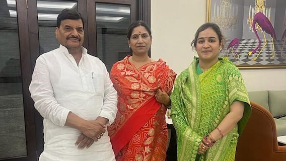 UP Politics: BJP नेता अपर्णा यादव के लिए क्यों अहम हैं चाचा शिवपाल? UP Politics: BJP नेता अपर्णा यादव के लिए क्यों अहम हैं चाचा शिवपाल?