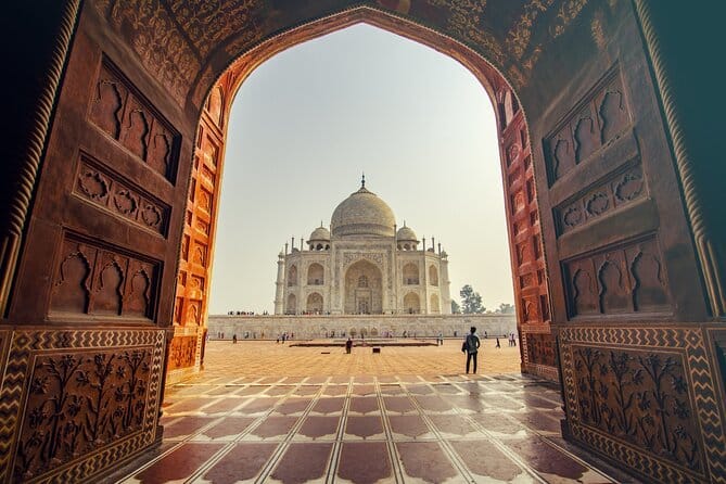 If not, then let us know the old name of the symbol of love, Taj Mahal, and understand the history behind it.