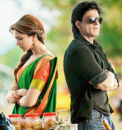 'चेन्नई एक्सप्रेस': साल 2013 में रोहित शेट्टी ये फिल्म लेकर आए. इस फिल्म में रोमांस, एक्शन, कॉमेडी और ड्रामा देखने को मिलेगा. ये एक जबरदस्त फिल्म है जिसने कमाई भी धांसू की थी. शाहरुख खान और दीपिका पादुकोण की जोड़ी खूब पसंद की गई थी.