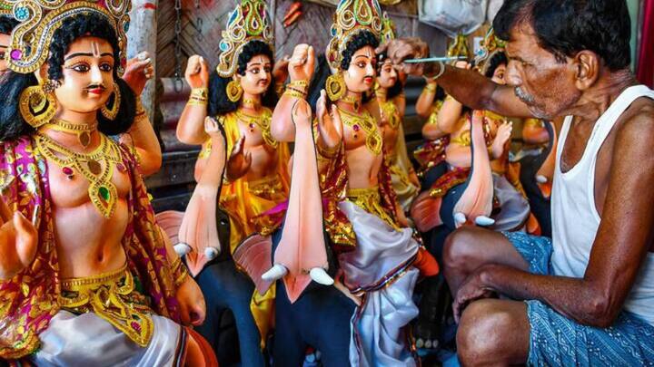 সনাতন ধর্মে বিশ্বাস করা হয়, ভগবান বিশ্বকর্মা হল পৃথিবীর প্রথম ইঞ্জিনিয়ার। শ্রীকৃষ্ণের দ্বারকাও তিনি তৈরি করেছিলেন বলে বিশ্বাস করা হয়।