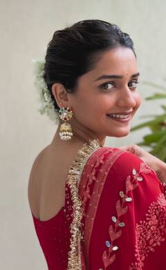 Hruta Durgule : मोहे रंग दो लाल...! महाराष्ट्राच्या क्रशच्या घायाळ करणाऱ्या अदा