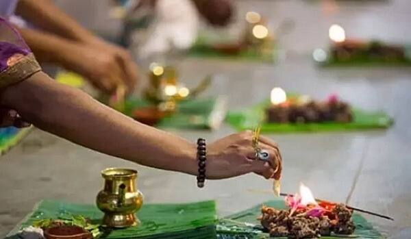 तुमच्या घरात पितृदोष आहे की, नाही? हे जाणून घेण्यासाठी कोणती चिन्हे आहेत ते जाणून घेऊ या...