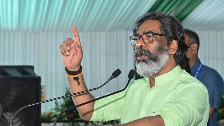 Jharkhand Aapki Yojana, Apki Sarkar Apke Dwar CM Hemant Soren Accuses BJP Of 'Poaching' MLAs And MPs Jharkhand CM Hemant Soren Accuses BJP Of 'Poaching' MLAs And MPs, Vows To 'Drive Them Out' Of State