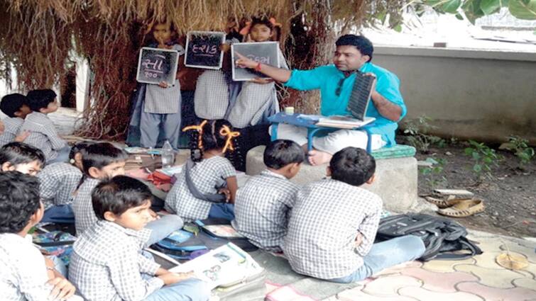 Teachers Day 2024  teacher from Amreli made education easy with music Teachers Day 2024: અમરેલીના આ શિક્ષકે સંગીતથી શિક્ષણ બનાવ્યું સરળ, બાઇક પર બનાવી હરતી ફરતી શાળા