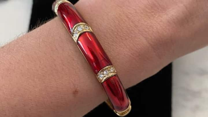 2. Gold Plated Red Metal Bangles with Filigree Detailing: These gorgeous and luxurious gold plated filigree detailing bangles are perfect for giving a modern yet traditional look. Their eye-catching detailing and designs make them perfect for festive occasions where you want to look elegant and stylish. You can pair them with a rich red or maroon Banarasi saree, or a velvet lehenga for a regal and statement look. (Image Source: Pinterest/poshmark)