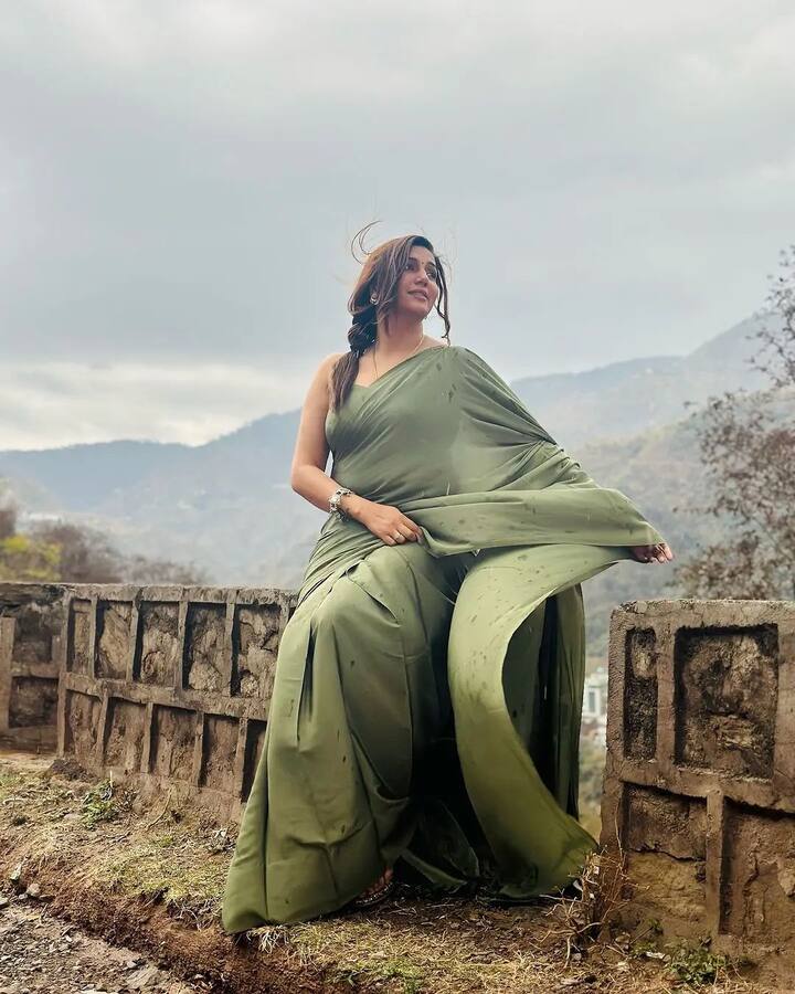 बता दें कि सपना को लग्जरी कारों का काफी शौक है. उनके गैराज में ऑडी Q7 और बीएमडब्ल्यू 7 जैसी गाड़ियां शामिल है.