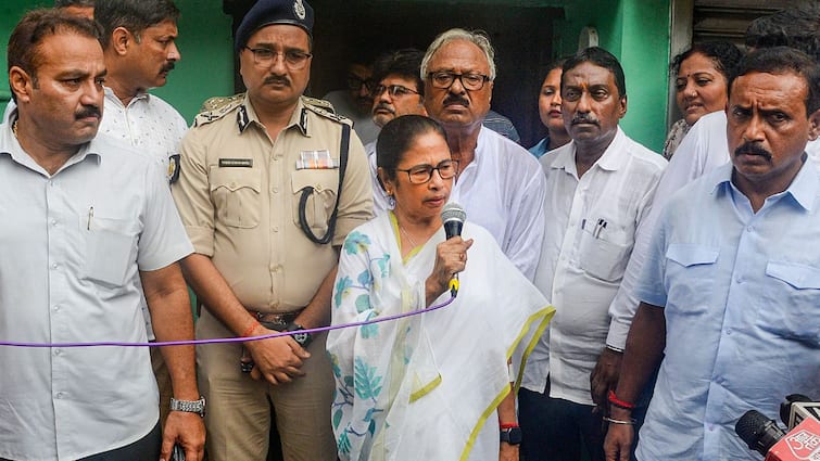 BJP leader Agnimitra Paul accused Mamata Banerjee over Kolkata Rape Murder Case TMC leader Shashi Panja Replied कोलकाता रेप मामले में पीड़िता के माता-पिता को हुई पैसे की पेशकश? टीएमसी ने दिया ये जवाब