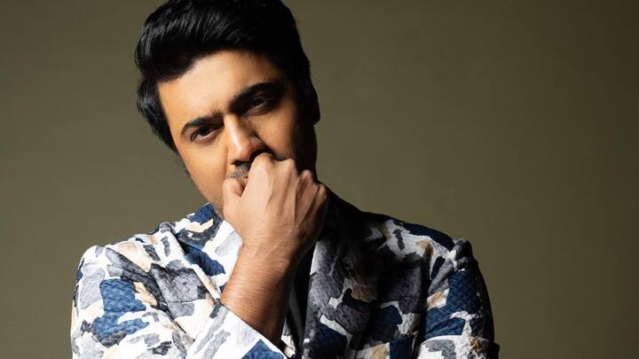 আর আজ, এই কথার সরাসরি প্রতিবাদ করেন দেব। তিনি বলেন, 'কাঞ্চন মল্লিক যেটা বলেছেন সেটা দুঃখজনক। কল্যাণদা যে কাঞ্চন মল্লিককে গাড়ি থেকে নামিয়ে দিয়েছিলেন, আমি সেটাকে সমর্থন করিনি। আমিই তাঁকে আমার প্রচারে ডেকে নিয়েছিলাম।'