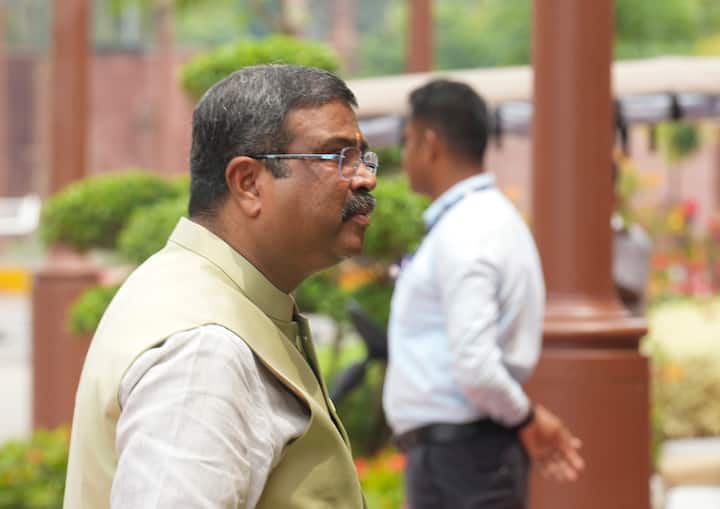 हालांकि, पार्टी ने राज्य के स्वास्थ्य मंत्री और मौजूदा विधायक कमल गुप्ता को टिकट दिया. कुरुक्षेत्र से बीजेपी सांसद नवीन जिंदल की मां ने हिसार में बताया कि चुनाव लड़ने का ऐलान किया. साफ-साफ कहा, 