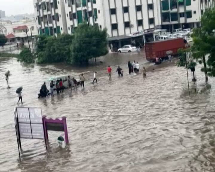 રાજ્યના પાટનગર અમદાવાદમાં હળવા વરસાદની આગાહી કરવામાં આવી છે.