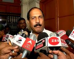 વડોદરામાં પૂર મુદ્દે ભાજપના નગરસેવક થયા ભાવુક, કહ્યું - મારા વિસ્તારમાં લોકો પાસે ખાવાનું અનાજ કે પહેરવા કપડાં નથી