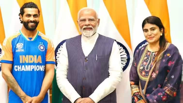 indian cricketer ravindra jadeja joined bharatiya janata party with wife rivaba jadeja shared best bjp photo Ravindra Jadeja BJP: રવિન્દ્ર જાડેજાની રાજનીતિમાં એન્ટ્રી, BJPની સદસ્યતા વાળી તસવીર વાયરલ