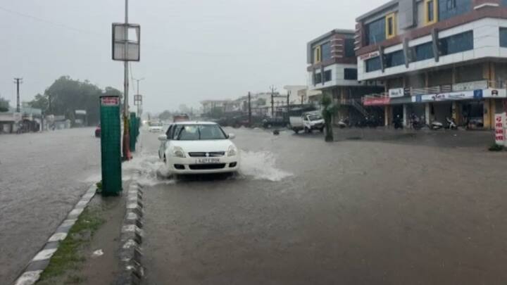 Heavy rain: ઉત્તર ગુજરાતના જિલ્લાઓમાં ધોધમાર વરસાદ વરસ્યો હતો. ભારે વરસાદને પગલે મહેસાણા, વિજાપુર, સિદ્ધપુર, પાલનપુરમાં અનેક વિસ્તારોમાં પાણી ભરાયા હતા.