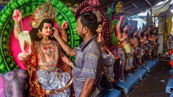 বছরে একবার বিশ্বকর্মার মূর্তি গড়ে পুজো করা হলেও অসমের কালীপুরে বিশ্বকর্মার নিজের হাতে তৈরি মন্দির আছে বলে ধর্মীয় বিশ্বাস।