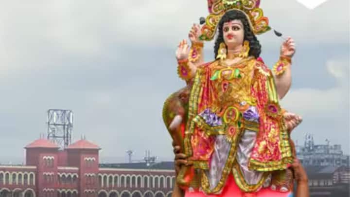এই দিন ভোরে স্নান করে সূর্য পুজোর পরামর্শ দেন অনেক জ্যোতিষী।