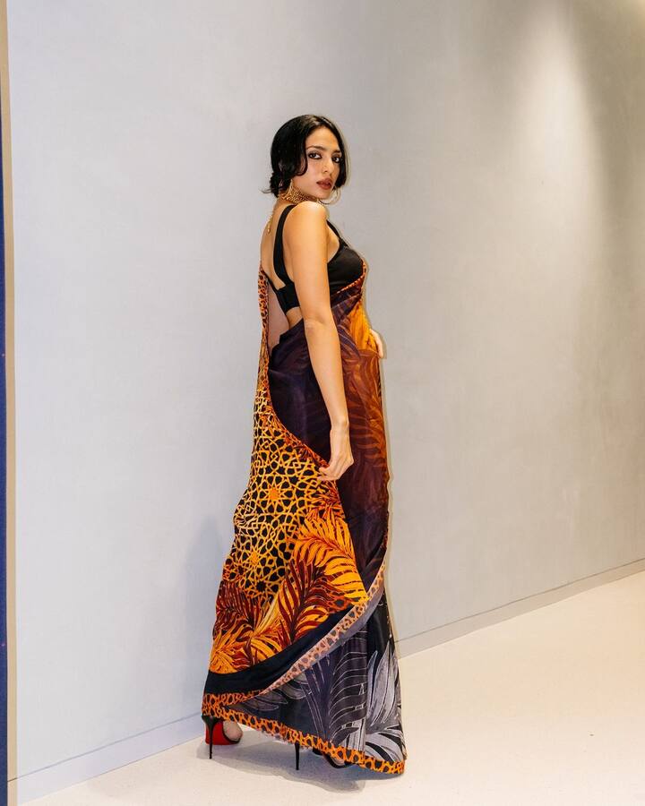 Her ethnic look was completed with a pair of black strappy heels.