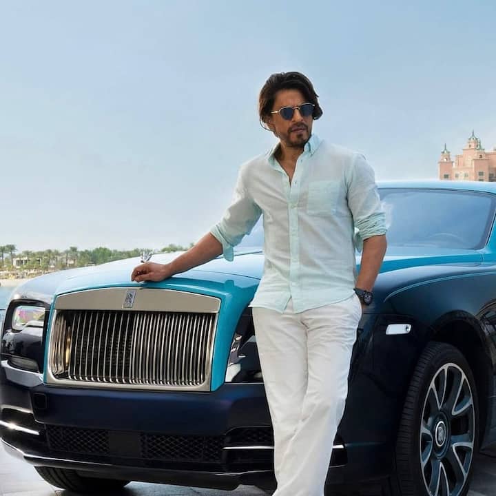 इस शो में शाहरुख खान और कपिल की बॉन्डिंग काफी अच्छी दिखी थी. दोनों एक दूसरे के साथ काफी हंसी-मजाक वाले अंदाज में बात करते हैं. इसी बातचीत के दौरान कपिल शर्मा ने शाहरुख के बियर्ड लुक पर कमेंट कर दिया था.