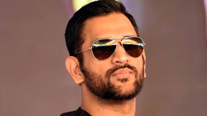 প্রাক্তন ভারতীয় ক্রিকেট অধিনায়ক মহেন্দ্র সিংহ ধোনি ৩৮ কোটি টাকার কর দিয়েছেন। তিনি তালিকায় সপ্তম স্থানে রয়েছেন।