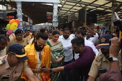 Deepika Padukone Ganesh Chaturthi 2024: సిద్ధి వినాయక ఆలయంలో దీప్ వీర్ జోడీ... డెలివరీకి ముందు గణేశుని ఆశీస్సులు తీసుకున్న దీపిక