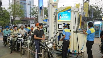 Petrol Diesel Prices: தீபாவளி பரிசு - நாடு முழுவதும் குறைகிறது பெட்ரோல், டீசல் விலை? காரணம் என்ன?