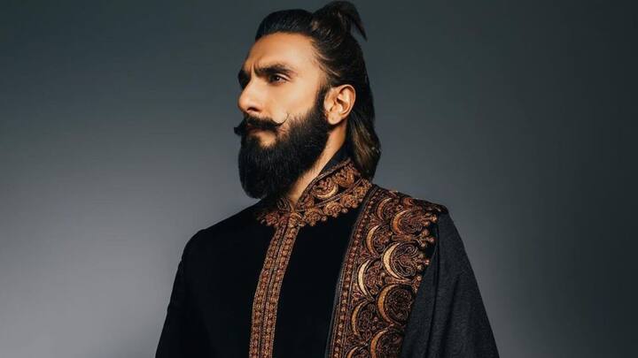 শাহরুখ খান নন, এবার বড়পর্দায় 'ডন' হিসেবে আত্মপ্রকাশ করবেন রণবীর সিংহ। সেই খবর মিলেছিল আগেই। এমনকী কাস্টে যোগ দিয়েছেন কিয়ারা আডবাণী, সেই ঘোষণাও হয়ে গিয়েছে।