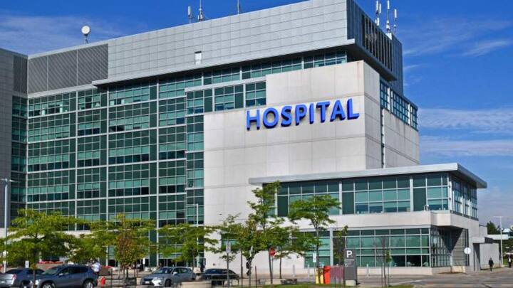 योजना में आयुष्मान कार्ड जारी किया जाता है. जिसे दिखाने के बाद आप योजना में सूचीबद्ध अस्पताल में फ्री इलाज ले सकते हैं.