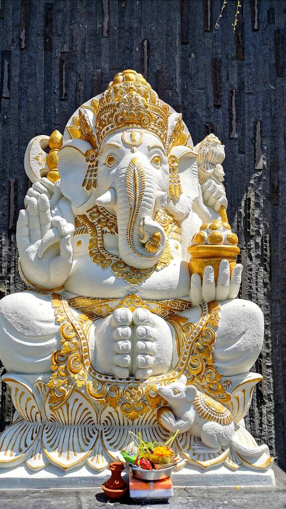 গণেশ মূর্তি বাড়িতে ভুল জায়গায়  রাখছেন না তো? কী কী দেখে নেবেন?