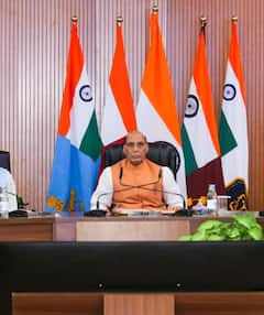 रूस-यूक्रेन, इजरायल-हमास और बांग्लादेश... इनके हाल देख लें और तैयार रहें, सरकार की सेना को खास सलाह