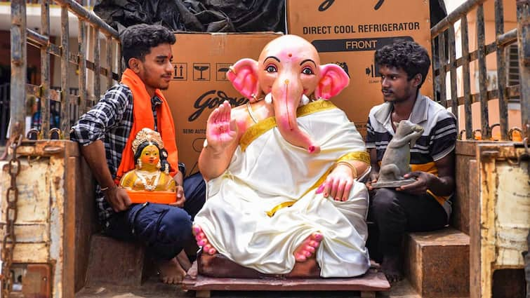 Mumbai Ganeshotsav BMC Advisory For Devotees Cautions About Stingray Jellyfish Ganesh Idol Immersion Safety Tips Mumbai Ganeshotsav: BMC Warns Devotees Of Stingray, Jellyfish, And Other Risks, Know Essential Safety Tips