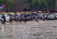 महाराष्ट्र-गुजरात में बारिश से राहत नहीं, आंध्र-तेलंगाना में बाढ़ का कहर, जानें दिल्ली-यूपी में कैसा रहेगा मौसम