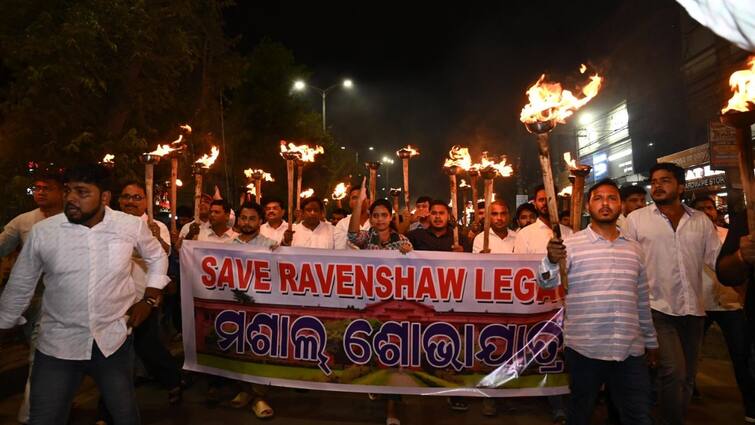 Ruckus in Odisha over Dharmendra Pradhan suggestion to change name of Ravenshaw University BJD Congress attacks CM Mohan Charan Majhi ओडिशा में 156 साल पुराने संस्थान का नाम बदलने पर विवाद, विपक्ष ने धर्मेंद्र प्रधान के खिलाफ खोला मोर्चा