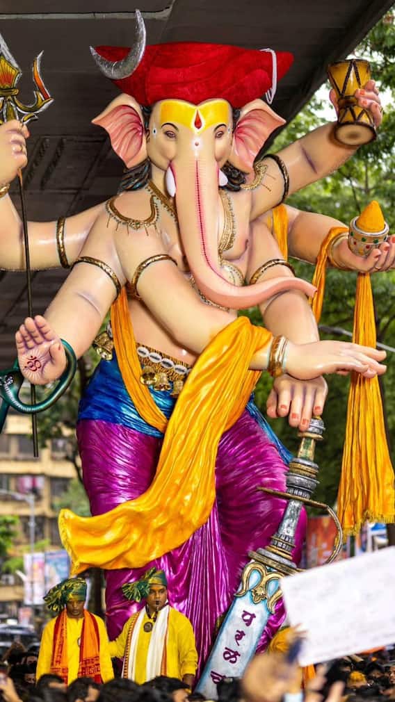 मुंबई कि इन जगहों पर सजता है बप्पा का सबसे बड़ा पंडाल