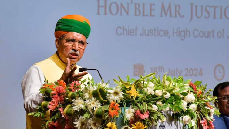 Union Law Minister Arjun Ram Meghwal on West Bengal govt over fast-track special courts mamata banerjee Kolkata doctor rape murder case Union Minister Arjun Ram Meghwal Takes Aim At Bengal Govt Over Fast-Track Courts: ‘Except For 5-6 Districts…’