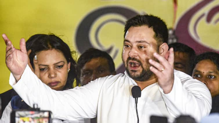 Tejashwi Yadav Announced He Will Give 200 Unit Free Electricity If Government Formed BJP Taunt on RJD ANN तेजस्वी यादव ने फिर किया ऐलान, सरकार बनी तो फ्री देंगे 200 यूनिट बिजली, जानिए BJP ने क्या कहा