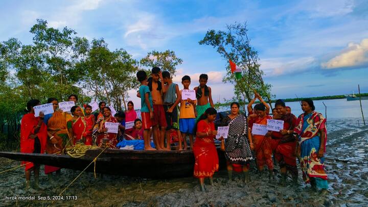 In a powerful display of solidarity, the working women of Bali Island in the Sundarbans have taken to the river to protest the brutal murder of a trainee doctor at Kolkata's RG Kar Hospital.