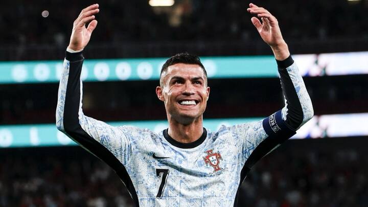 রেকর্ড গড়ে রোনাল্ডো বলেছেন, ‘আমার কাছে এই গোলটা খুবই স্পেশ্যাল মুহূর্ত। অনেক দিন ধরে এই দিনটির অপেক্ষায় ছিলাম।’ ছবি - রোনাল্ডোর ফেসবুক থেকে নেওয়া