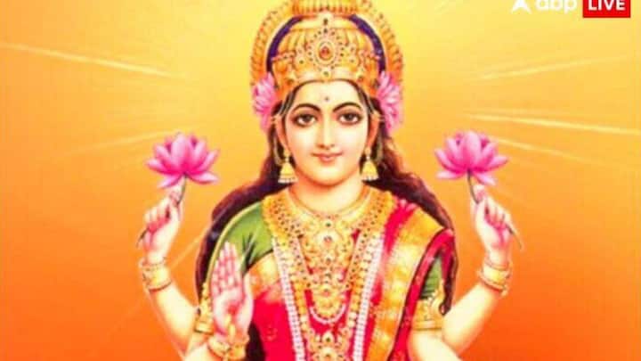 পুরোহিতরা বলেন, শুক্রবার মা সন্তোষীর উপোস করে বাচ্চাদের প্রসাদ দিলে শুক্র গ্রহের প্রভাবে বিবাহিত জীবন সুখের হয়। কেটে যায় রোগ ও ব্যাধি।(ছবি সৌজন্য- এবিপি নিউজ)