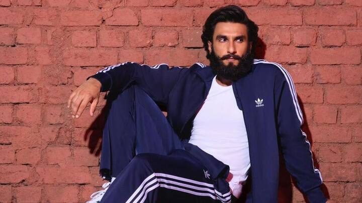 সূত্রের খবর, নিজের পরিচালনার কাজ শুরুর আগে তিনি '১২০ বাহাদুর' ছবির নির্মাতাদের দেওয়া কথা রাখছেন। এবং এতে মাস কয়েক সময় লাগবে বলে 'ডন ৩'র কাজ ৪ মাস মতো পিছিয়ে দেওয়া হয়েছে।