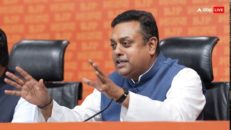 Kolkata Doctor Rape Murder Case BJP MP Sambit Patra asked 3 questions and said TMC accused of hiding case पोस्टमार्टम में देरी, जल्दबाजी में अंतिम संस्कार... BJP ने कोलकाता केस को लेकर ममता बनर्जी से पूछे ये सवाल