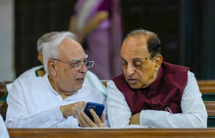 अटल जी ने मिसेज स्वामी से कह था कि आपके पति जो नाटक कर रहे हैं, उन्हें आप सरेंडर करने को बोलें.