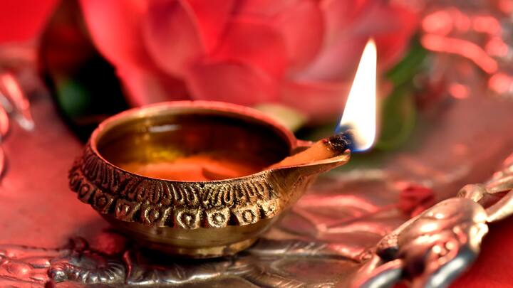 Lighten Up: Light a diya near the idol with cotton wick and ghee for a soothing, wise ambiance. (Image source: Canva)