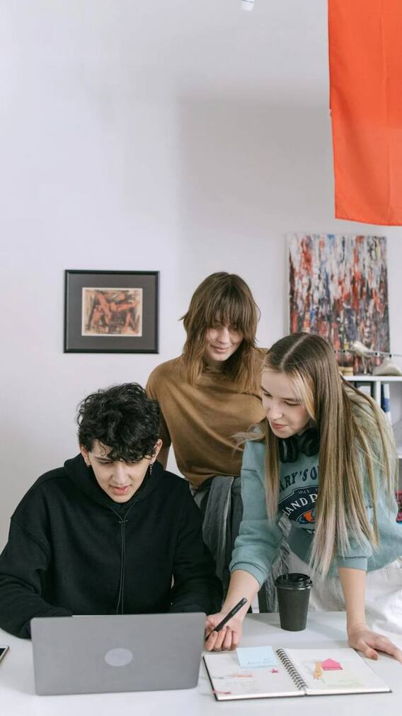 குழுவாக செயல்பட குழந்தைகளை ஊக்குவிப்பது எப்படி?