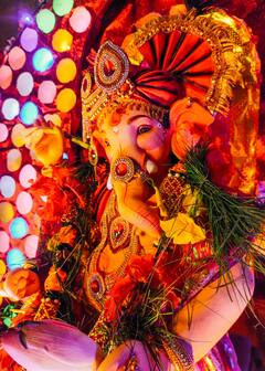 Ganesh Chaturthi 2024 : घराच्या 'या' दिशेला करा गणपतीची स्थापना; बाप्पा होईल प्रसन्न