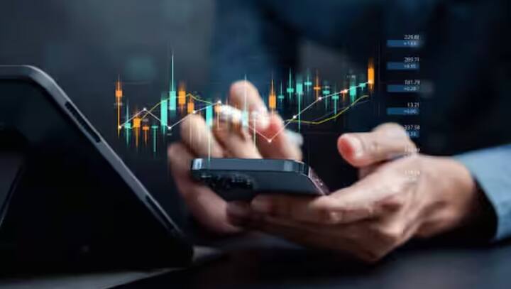 (टीप- शेअर बाजार, म्यूच्यूअल फंड हे जोखमीच्या अधीन असतात. या लेखात दिलेली माहिती ही प्राथमिक स्वरुपाची असून आम्ही कोणताही दावा करत नाही. या लेखामागचा गुंतवणुकीसाठी शिफारस, सल्ला देण्याचा उद्देश नाही. तुम्हाला गुंतवणूक करायची असेल तर या क्षेत्रातील तज्ज्ञांचा सल्ला घ्या.)