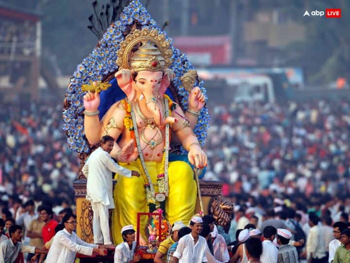 दाईं तरफ मुड़ी हुई सूंड और खड़ी मुद्रा वाले गणपति विघ्नेश्वर होते हैं. इनकी मूर्ति पीले रंग की होती है. ये अपनी आठ भुजाओं में कमल, अंकुश, ग्रंथ, शंख, धनुष, पाश, मोदक लिए होते हैं.