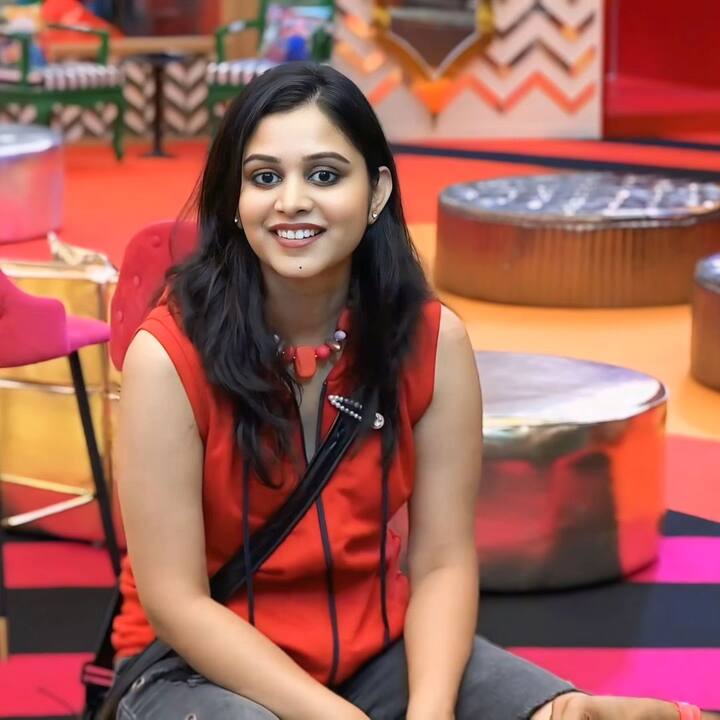 బిగ్బాస్ హౌజ్లో క్యూట్గా నవ్వేస్తూ కనిపించింది యశ్మీ గౌడ. అలాగే టాస్క్లు వస్తే అంతే సీరియస్గా గేమ్ ఆడుతుంది.(Images Source : Instagram/Yashmi Gowda )