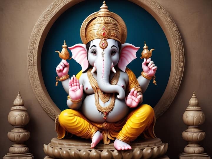 குழந்தை போல் இருக்கும் பாலகணபதி, 8 கரங்களை கொண்ட தருண கணபதி, நான்கு திருக்கரங்களை கொண்ட பக்தி கணபதி, 16 திருக்கரங்களுடன் பக்தர்களுக்கு காட்சி தரும் வீர கணபதி, மடியில் பச்சை நிறத்திலான தேவியை தாங்கியிருக்கும் சக்தி கணபதி.