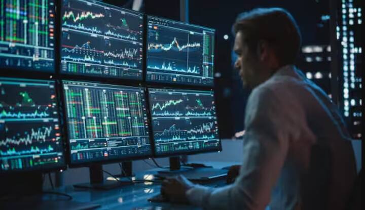 सध्या शेअर बाजारात थोड्या-अधिक प्रमाणात पडझड पाहायला मिळत आहे. गुरुवारी राष्ट्रीय शेअर बाजाराचा निर्देशांक निफ्टी 53 अंकांनी घसरून 25145 अंकांवर स्थिरावला.